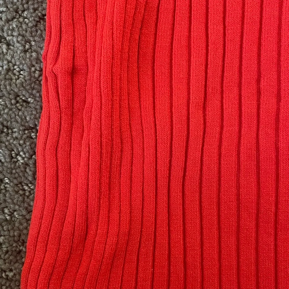 Ann Taylor Red Ribbed Off-the-Shoulder Top - Picture 4 of 4